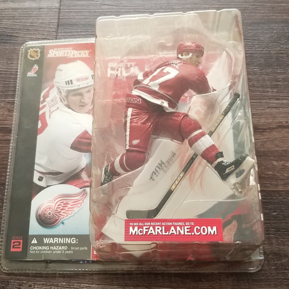 McFarlane Brett Hull Hockey Action Figure